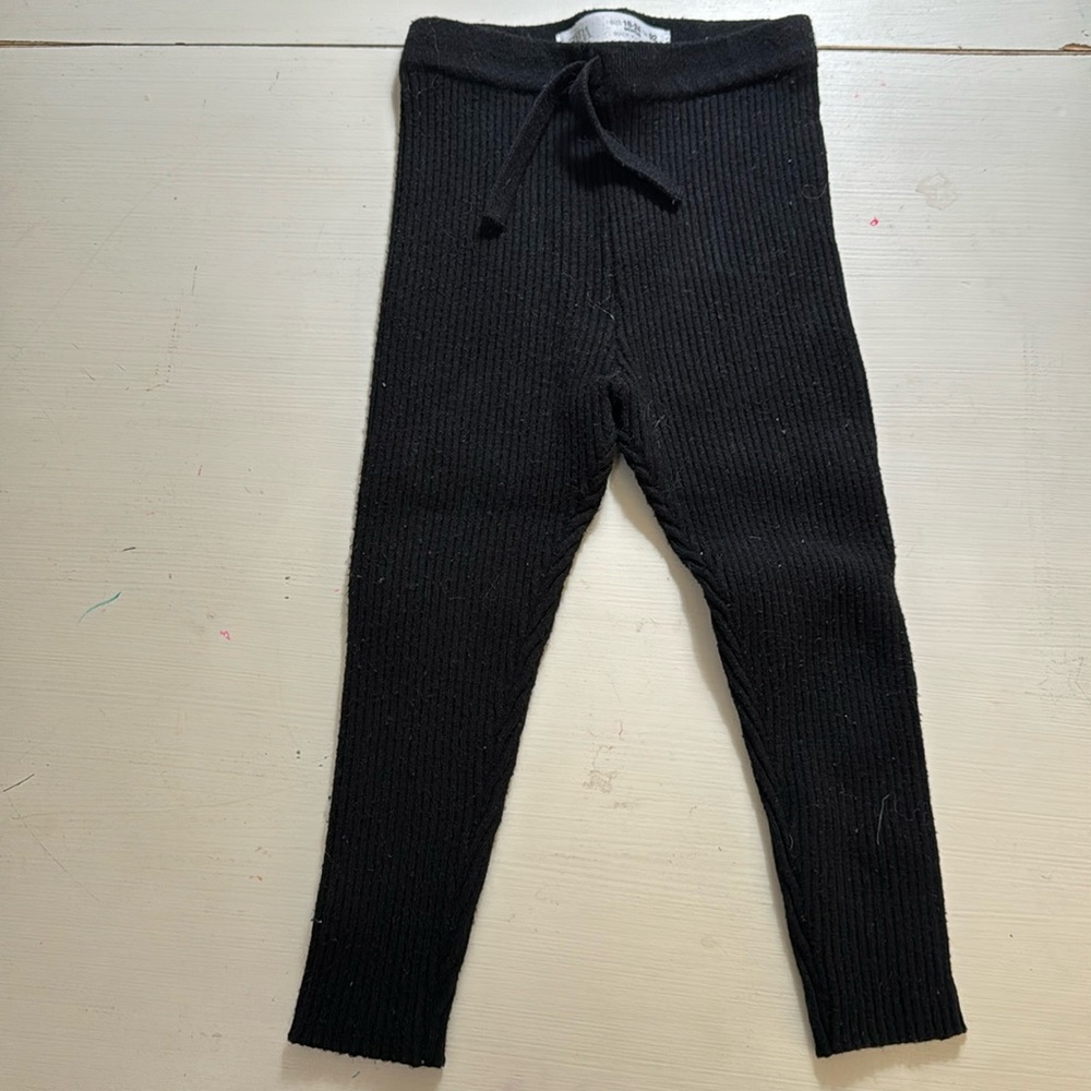 Black ribbed leggings